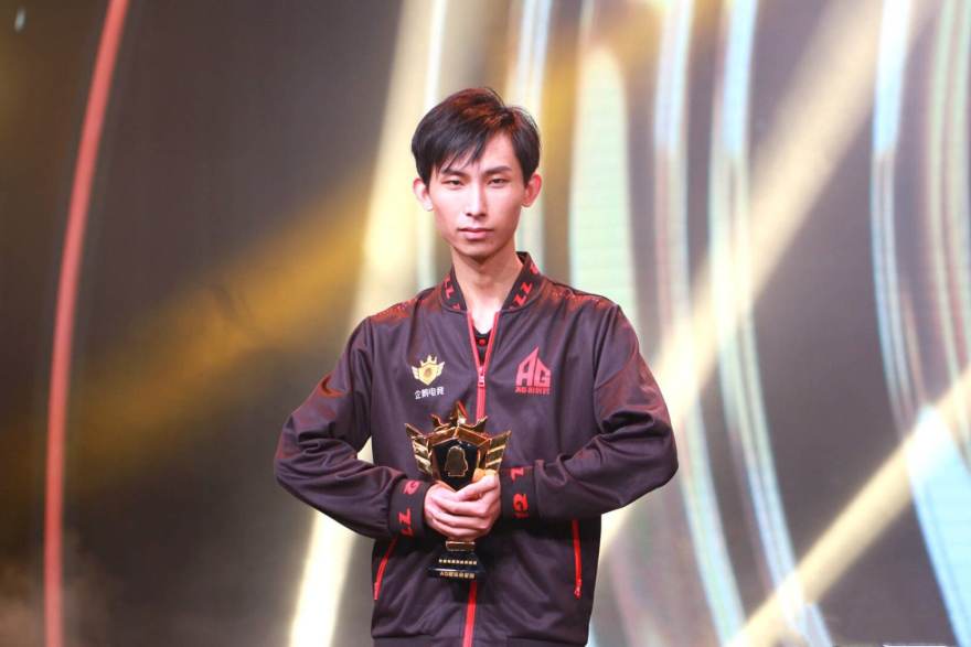 S16世界赛预测数据官网 从青训营到首发席：一位LPL辅助选手的三年成长记录